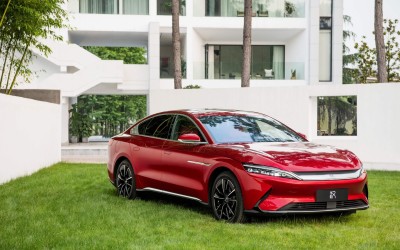 Ηλεκτρικά αυτοκίνητα: Πώς η κινέζικη BYD πέρασε σε πωλήσεις την Tesla;