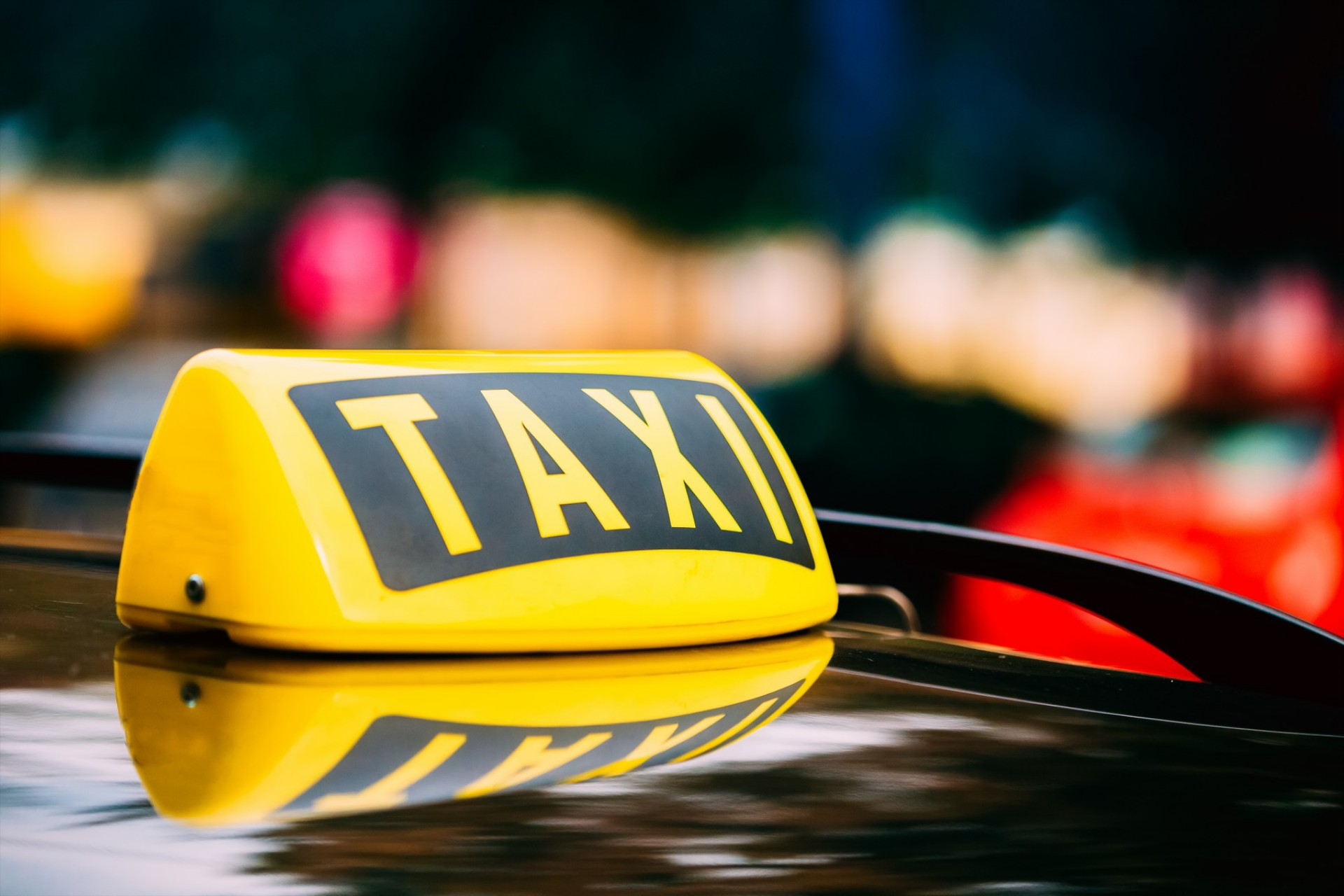 Οδηγοί TAXI: Να ερευνηθεί και στην Ελλάδα η Uber