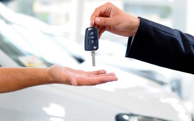 Εταιρεία πουλάει αυτοκίνητο αλλά δεν δίνει το κλειδί. Αν το θες, θα πληρώσεις επιπλέον λεφτά!