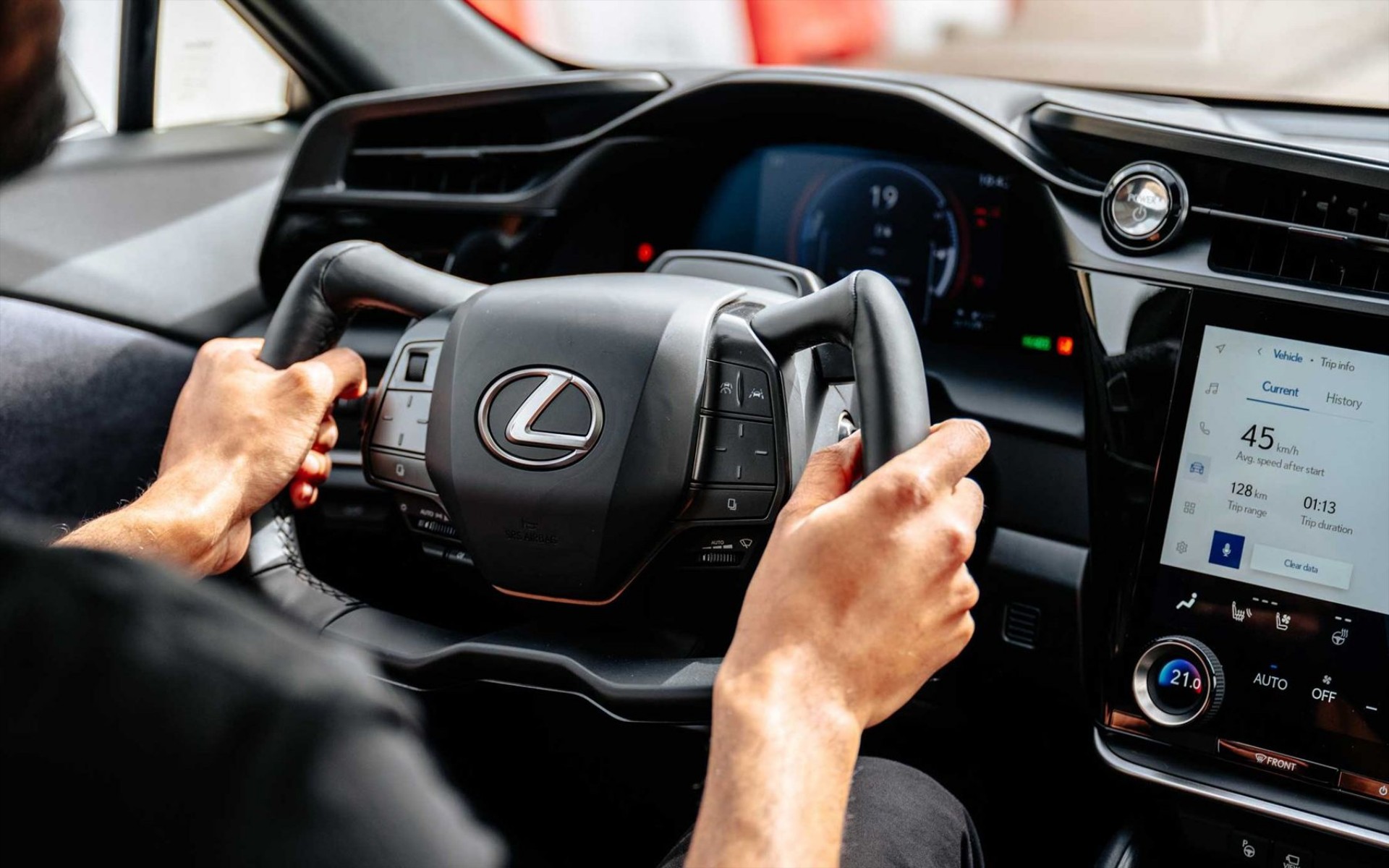 Lexus: Μόνο ένα καλώδιο ενώνει τιμόνι και τροχούς! [video]