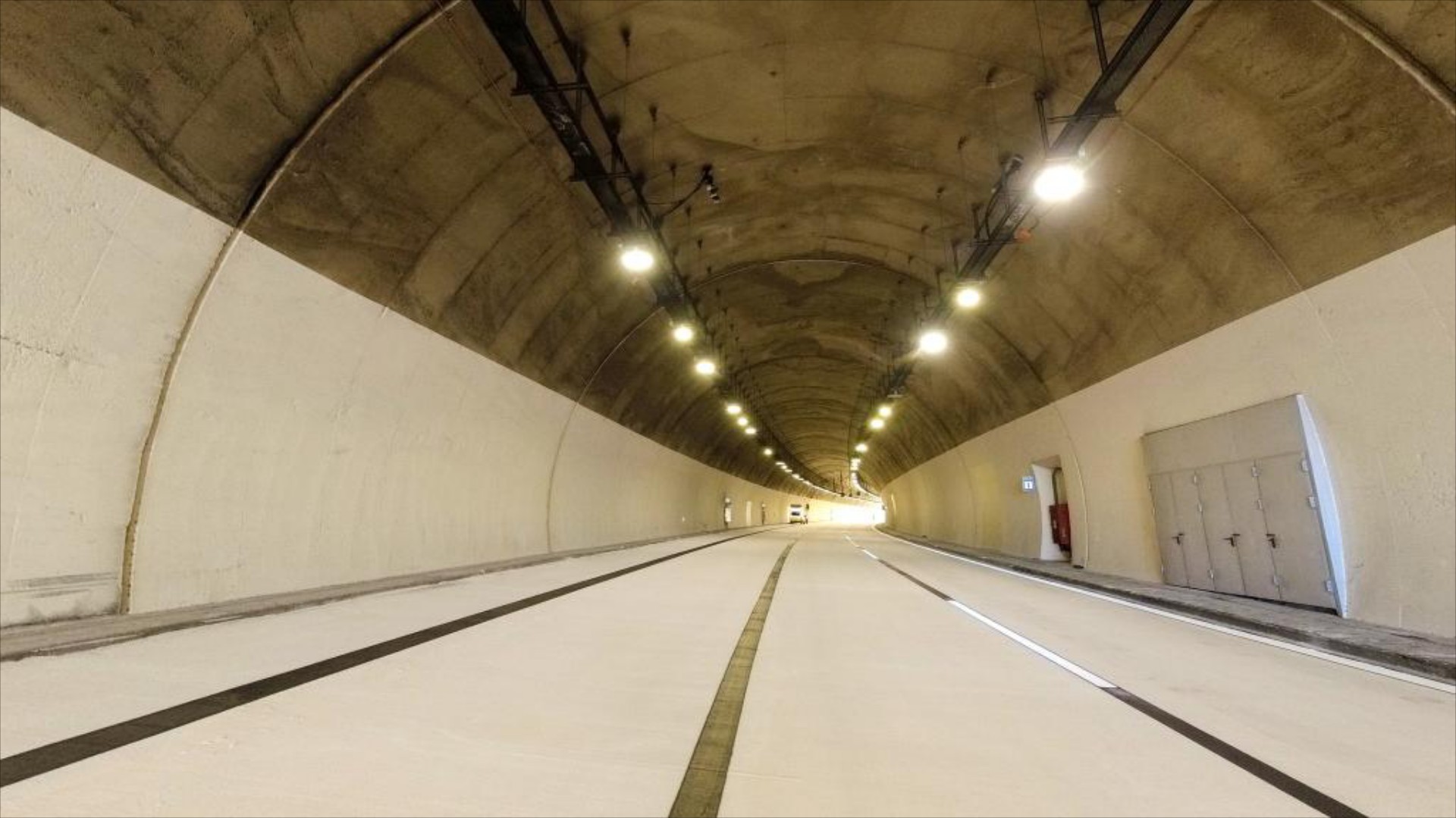 Κακιά Σκάλα: Δείτε το πρώτο τούνελ με άσπρη άσφαλτο στην Ελλάδα