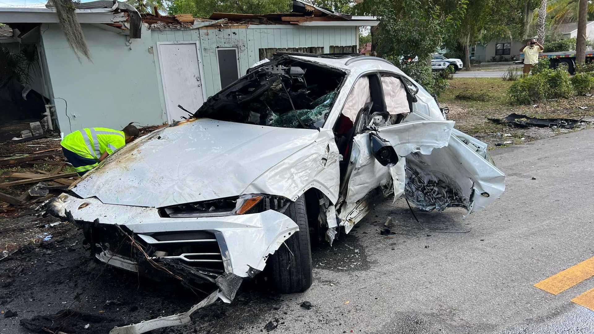 Νοίκιασε τη Lamborghini Urus – Την τράκαρε και την έκαψε [εικόνες και video]
