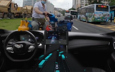 Αυτόνομο SUV οδηγεί πιο καλά από κάθε άνθρωπο στην πόλη-χάος! [video]