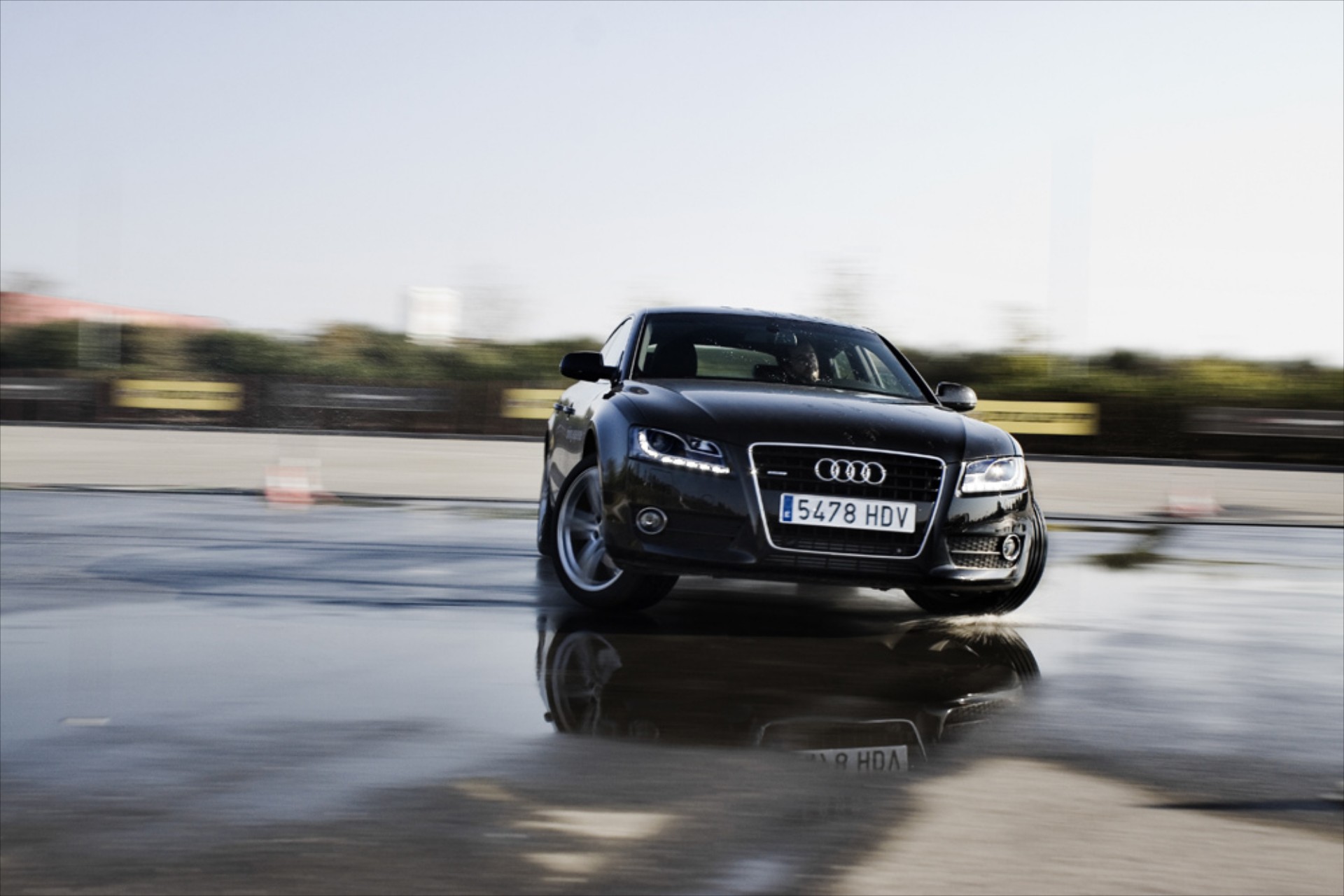 Μύθος ή αλήθεια: Είναι λάθος το φρένο μέσα σε στροφή;