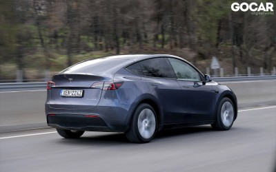 Η Tesla κερδίζει τη Mercedes-Benz μέσα στην έδρα της!