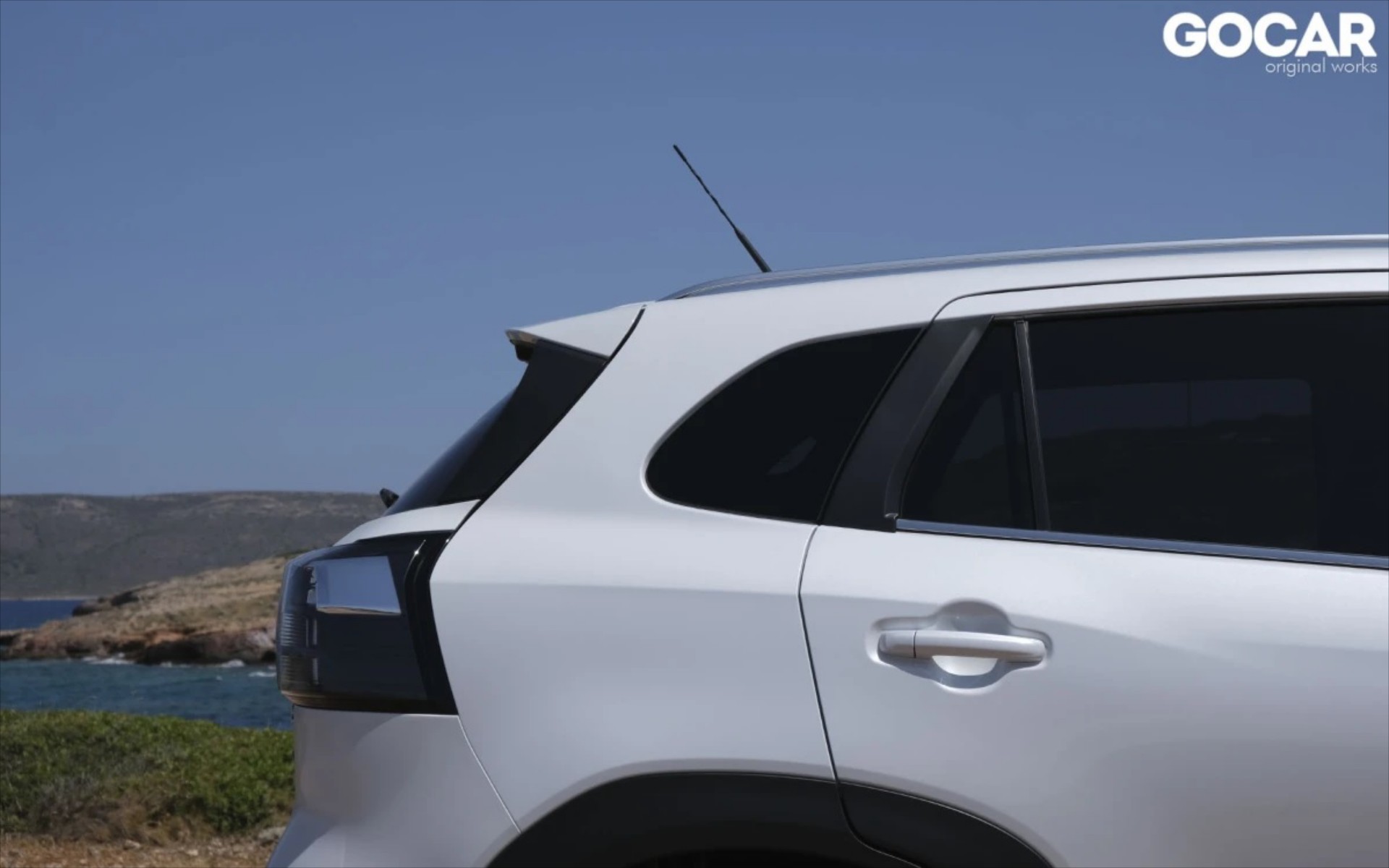 Τετρακίνητο υβριδικό C-SUV με μεγάλους χώρους και τιμή κάτω από 27.000 € - Ποιο είναι;