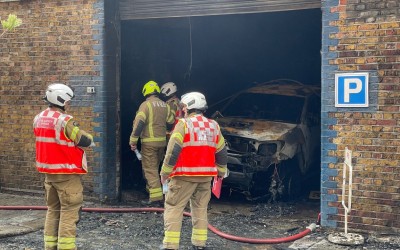 Μεγάλη φωτιά ξέσπασε στο Λονδίνο – Καίγονται ηλεκτρικά αυτοκίνητα! (video)