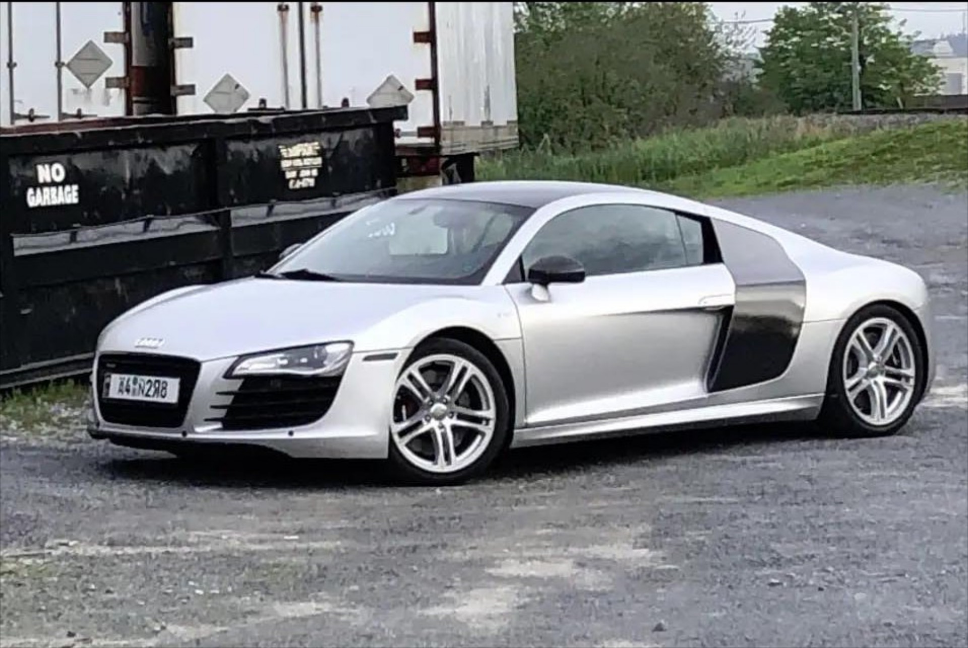 Κι όμως, δεν είναι Audi R8! Τι κρύβεται από κάτω; 