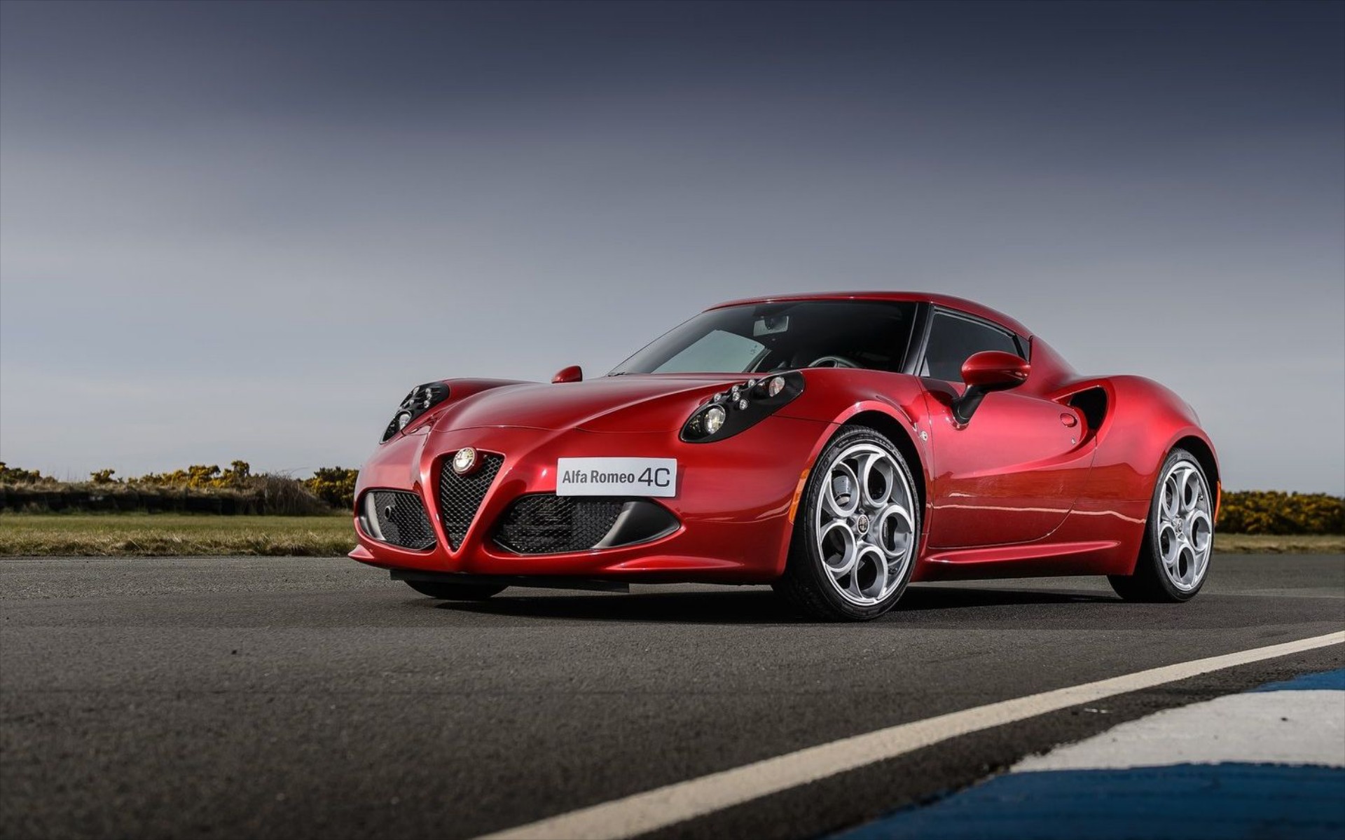 Alfa Romeo: Ετοιμάζει σπορ κεντρομήχανο μοντέλο 