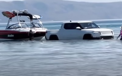 O αθεόφοβος μπήκε στη λίμνη με το ηλεκτρικό αυτοκίνητο [video]