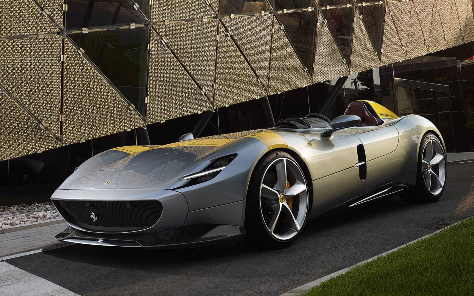 Απίστευτη απάτη: Ρώσος πούλησε... ανύπαρκτες Ferrari σε εκατομμυριούχους