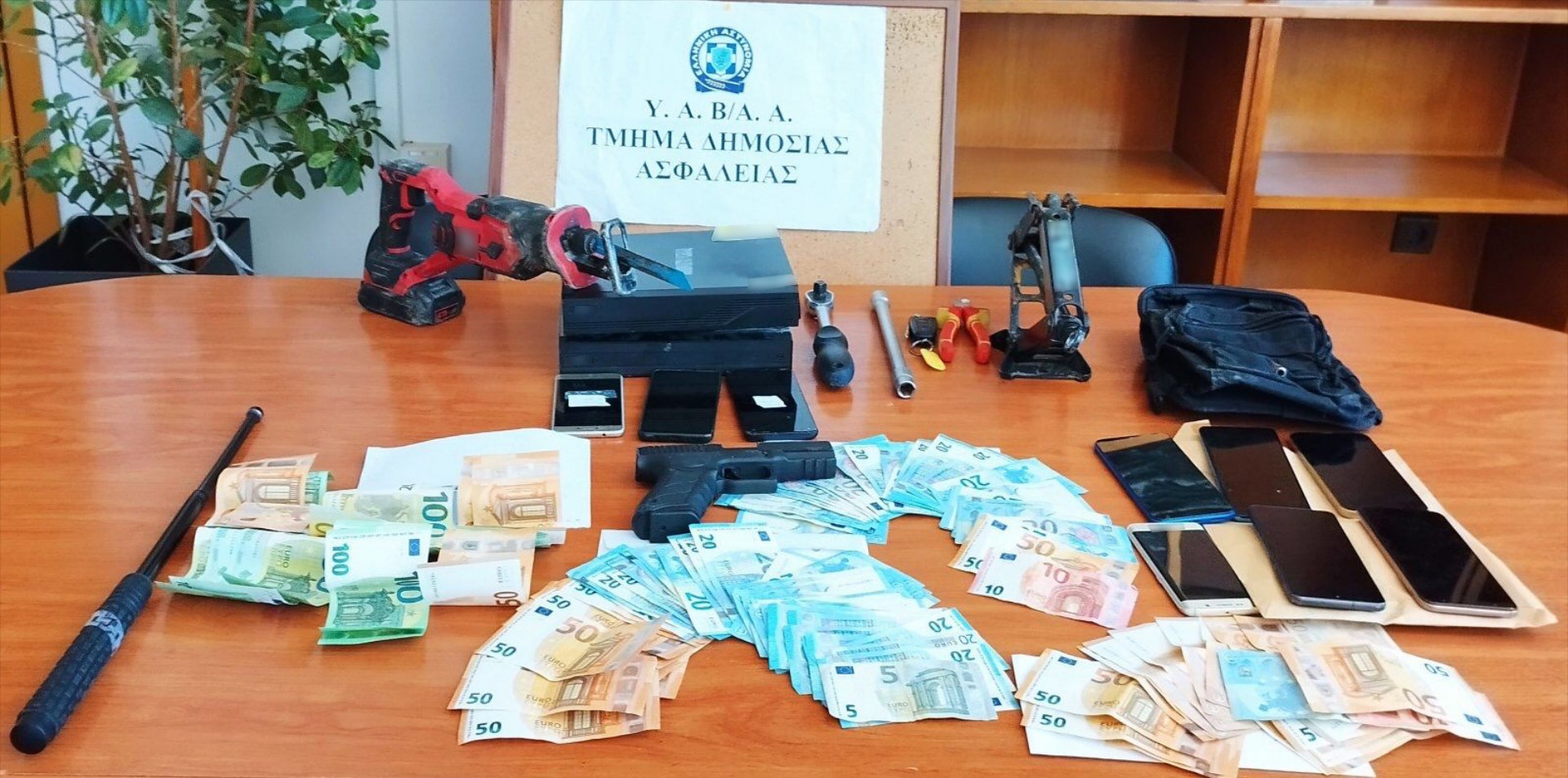Συνελήφθησαν 12 άτομα που έκλεβαν καταλύτες από όλη την Αθήνα! [video]