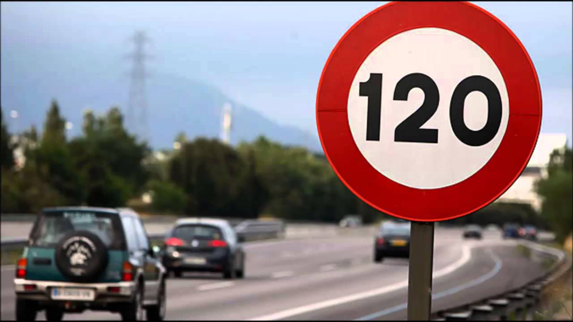 Ποιο αυτοκίνητο πιάνει 120 km/h με την όπισθεν; Δες το video