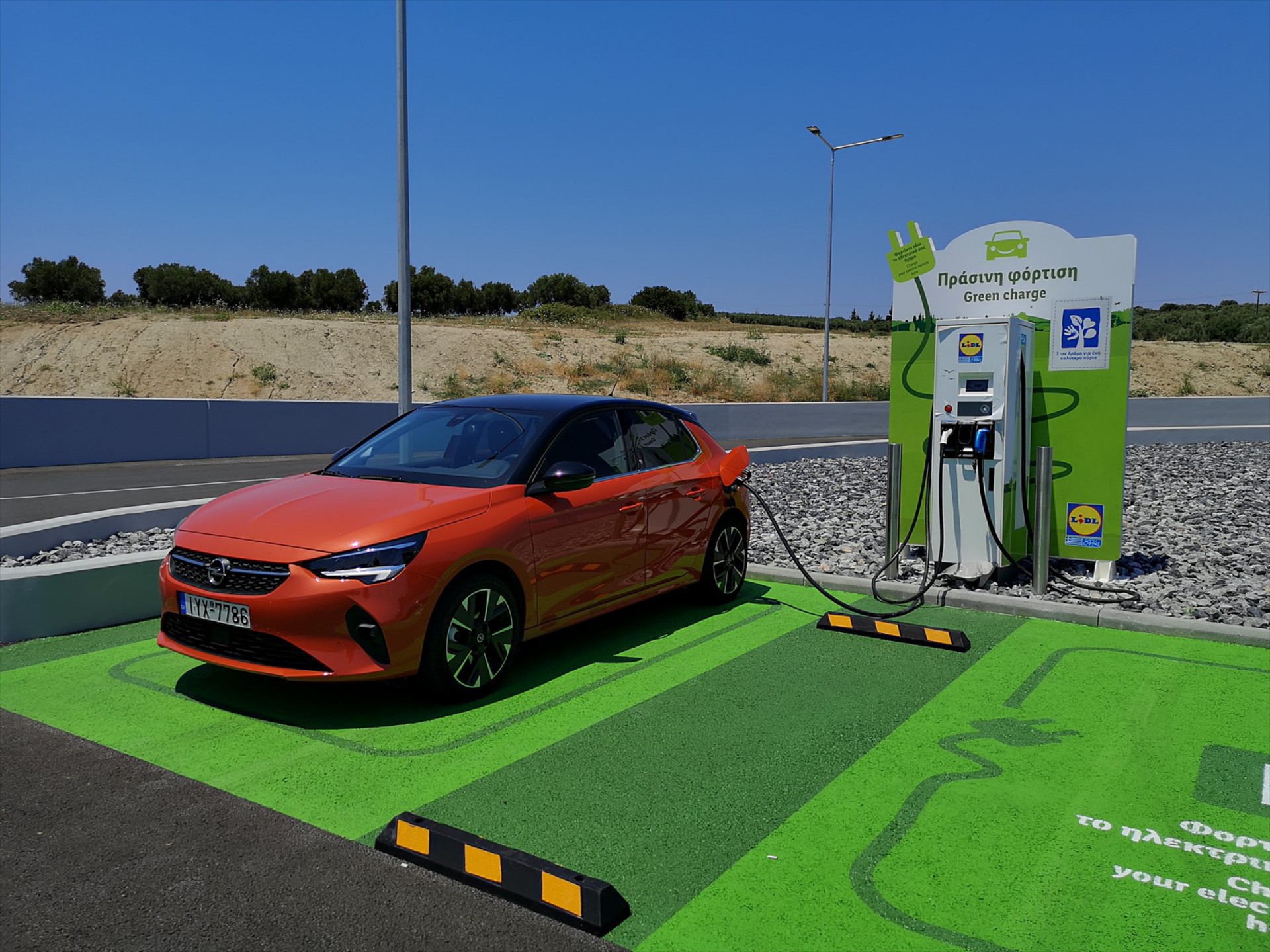 Επίσημο: Θα μπουν 25.000 φορτιστές στους ελληνικούς δρόμους