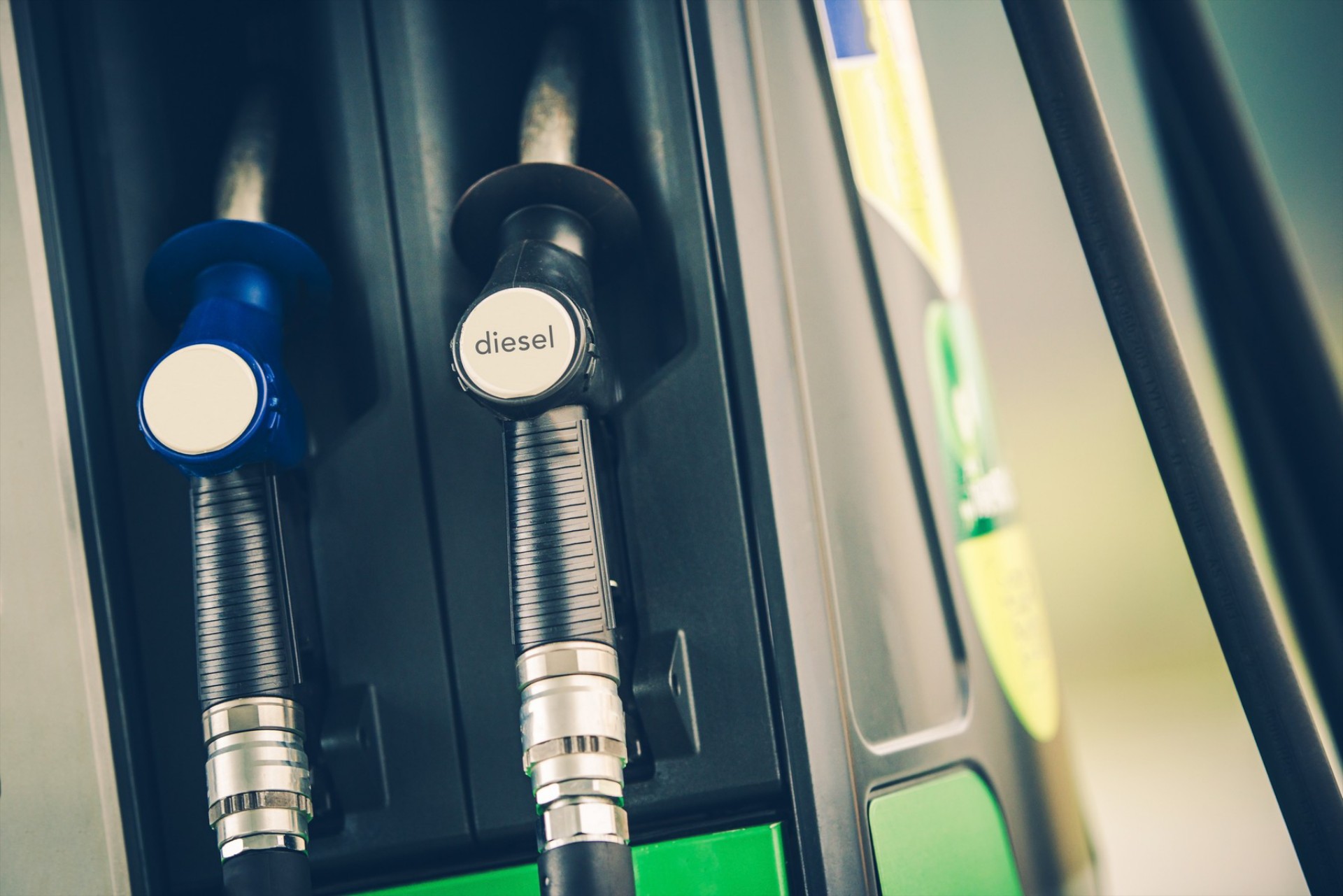 «Φωτιά» το diesel – Πού θα φτάσει η τιμή του