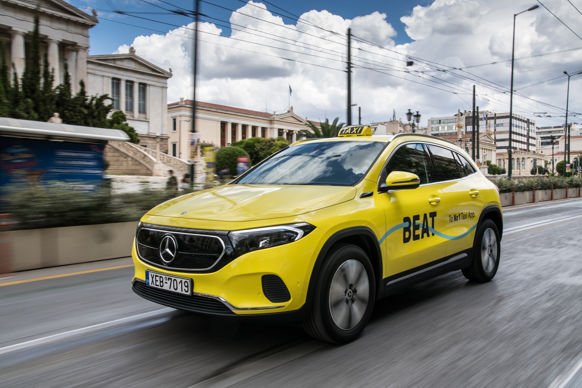 Πώς είναι να οδηγείς ταξί σήμερα στην Ελλάδα; Η μεγάλη έρευνα της Beat