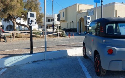 Σε ποιο νησί μπήκαν ελληνικοί φορτιστές για ηλεκτρικά αυτοκίνητα;