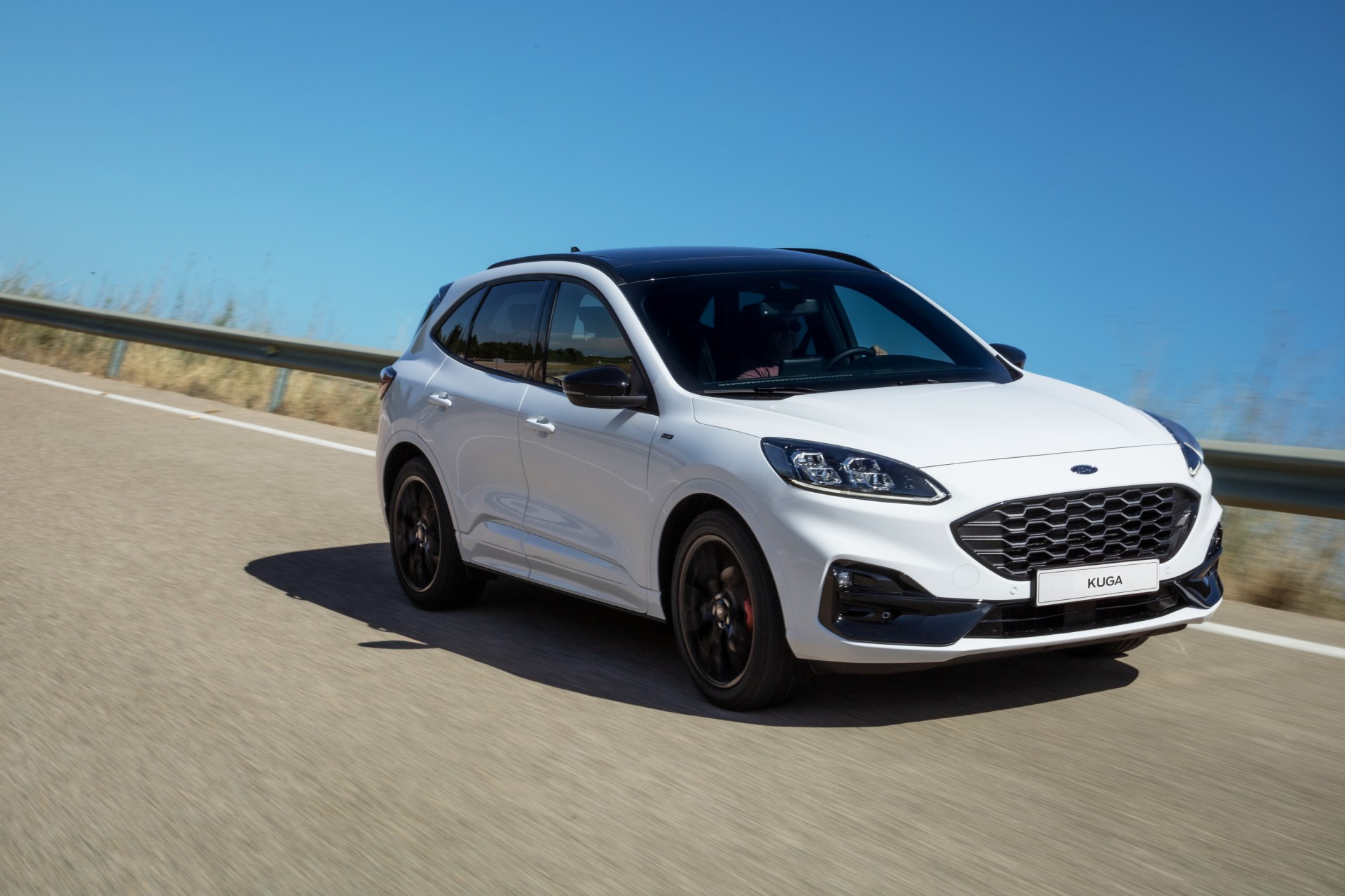 Το Ford Kuga plug-in hybrid τώρα διαθέσιμο με Black Package – Τι περιέχει;