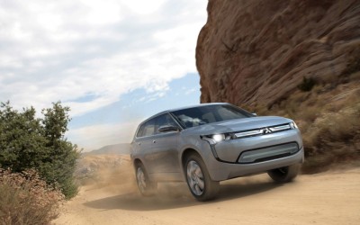Υβριδικό plug-in SUV από τη Mitsubishi

