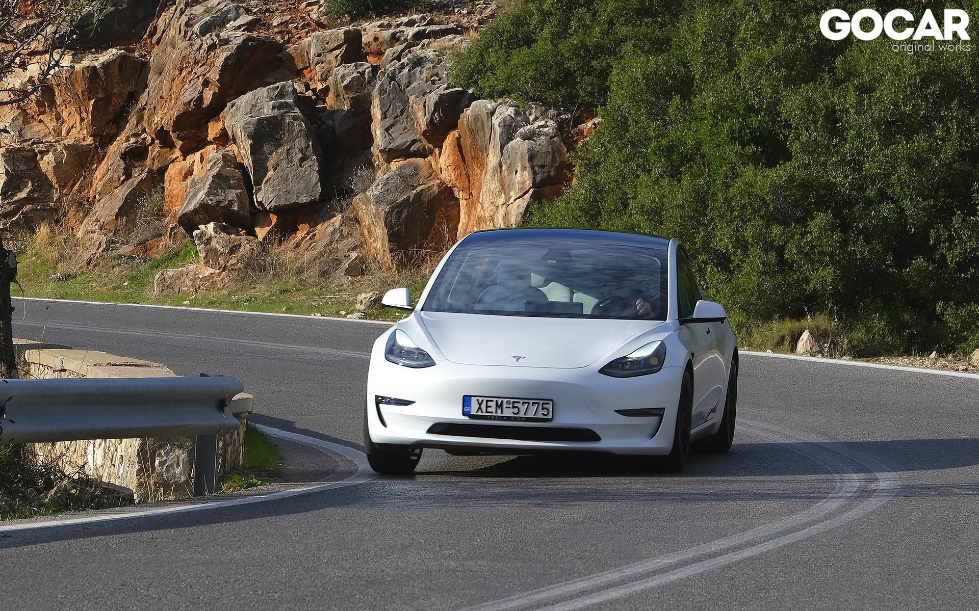 Πόσα χιλιόμετρα μπορεί να κάνει ένα Tesla με 0% μπαταρία; [video]