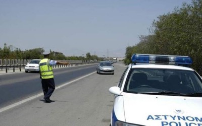 ΣΟΚ στους ελληνικούς δρόμους: Χιλιάδες οδηγούν χωρίς δίπλωμα