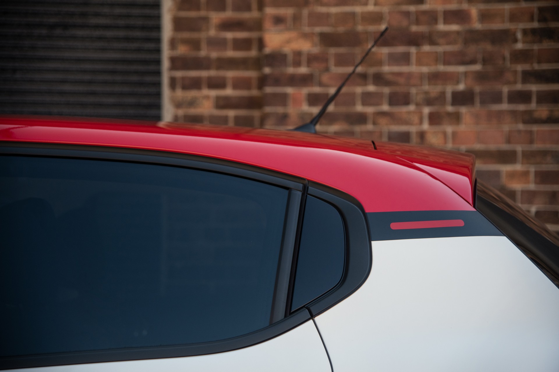 Άνετο supermini με 100 PS, κατανάλωση 4,2 lt/100 km, μηδενικά Τέλη και τιμή 20.000 € - Ποιο είναι;