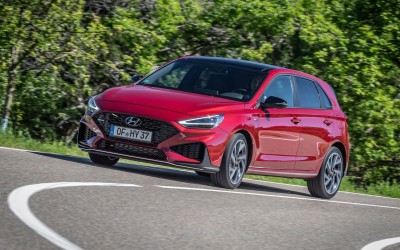 Hyundai i30: Αυτόματο 1.0 turbo ή χειροκίνητο 1.5 turbo στα ίδια λεφτά;