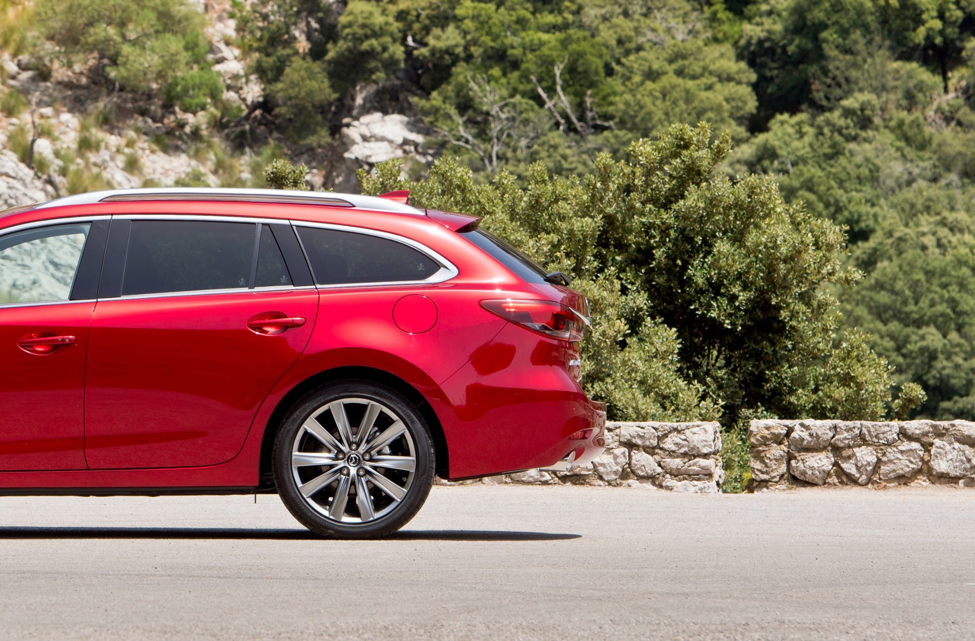 Ποιο station wagon έχει ίδια τιμή με το sedan;