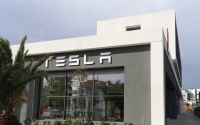 Αυτή είναι η πρώτη αντιπροσωπεία της Tesla στην Ελλάδα: Πού βρίσκεται - Πότε ανοίγει