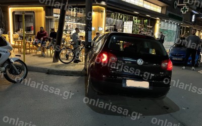 Λάρισα: Διπλό τρακάρισμα - Πώς μια κολώνα «έσωσε» μια καφετέρια