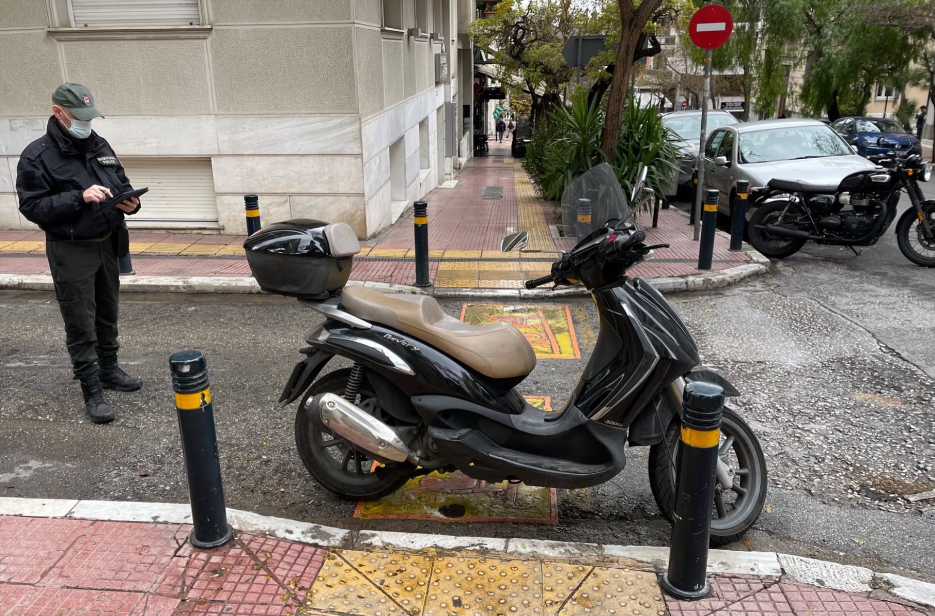 Ράμπες ΑμεΑ, νέα πεζοδρόμια και αισθητήρες – Τι αλλάζει στην Αθήνα