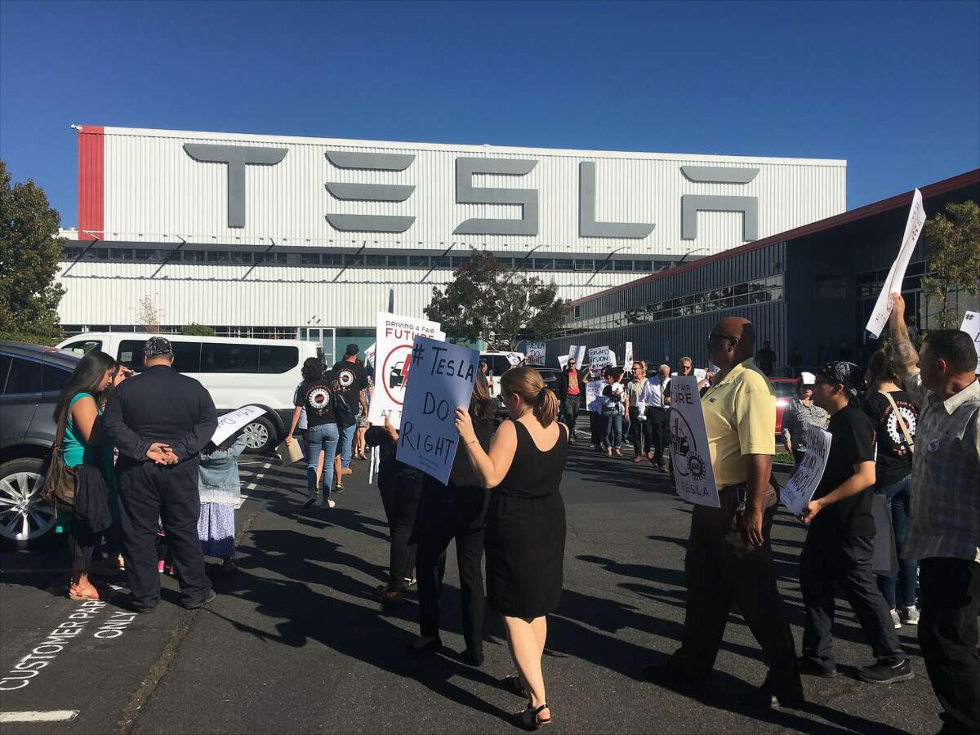 Χάος στο εργοστάσιο της Tesla στο Βερολίνο – Τι συνέβη;