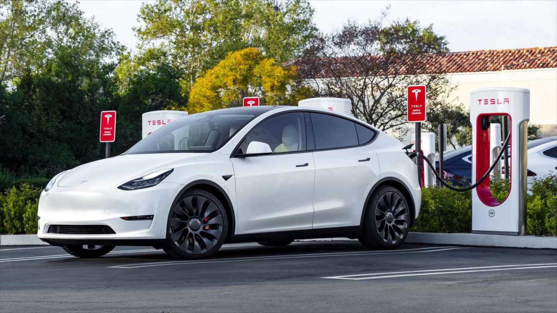 Tesla: Φτηνότερα μέχρι και 9.000 € στην Ελλάδα!
