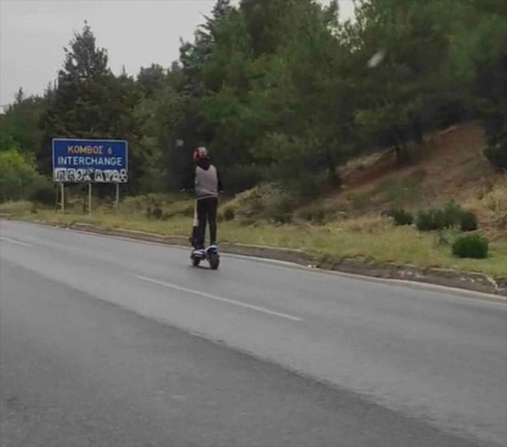 100 km/h με ηλεκτρικό πατίνι – Κι όμως το έκανε στην Ελλάδα [video] 