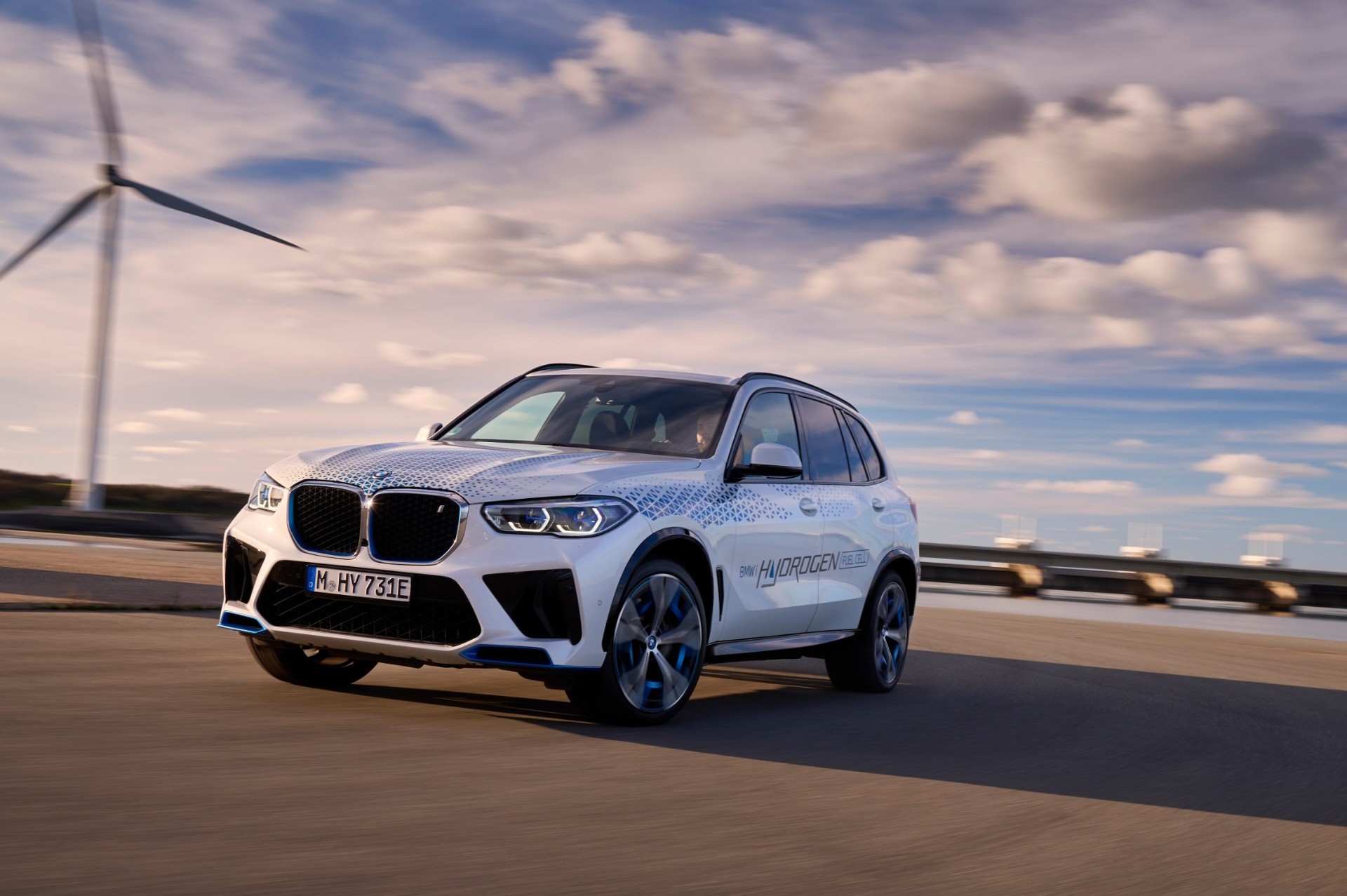 Στον δρόμο η BMW X5 που καίει υδρογόνο, με αυτονομία 500 km
