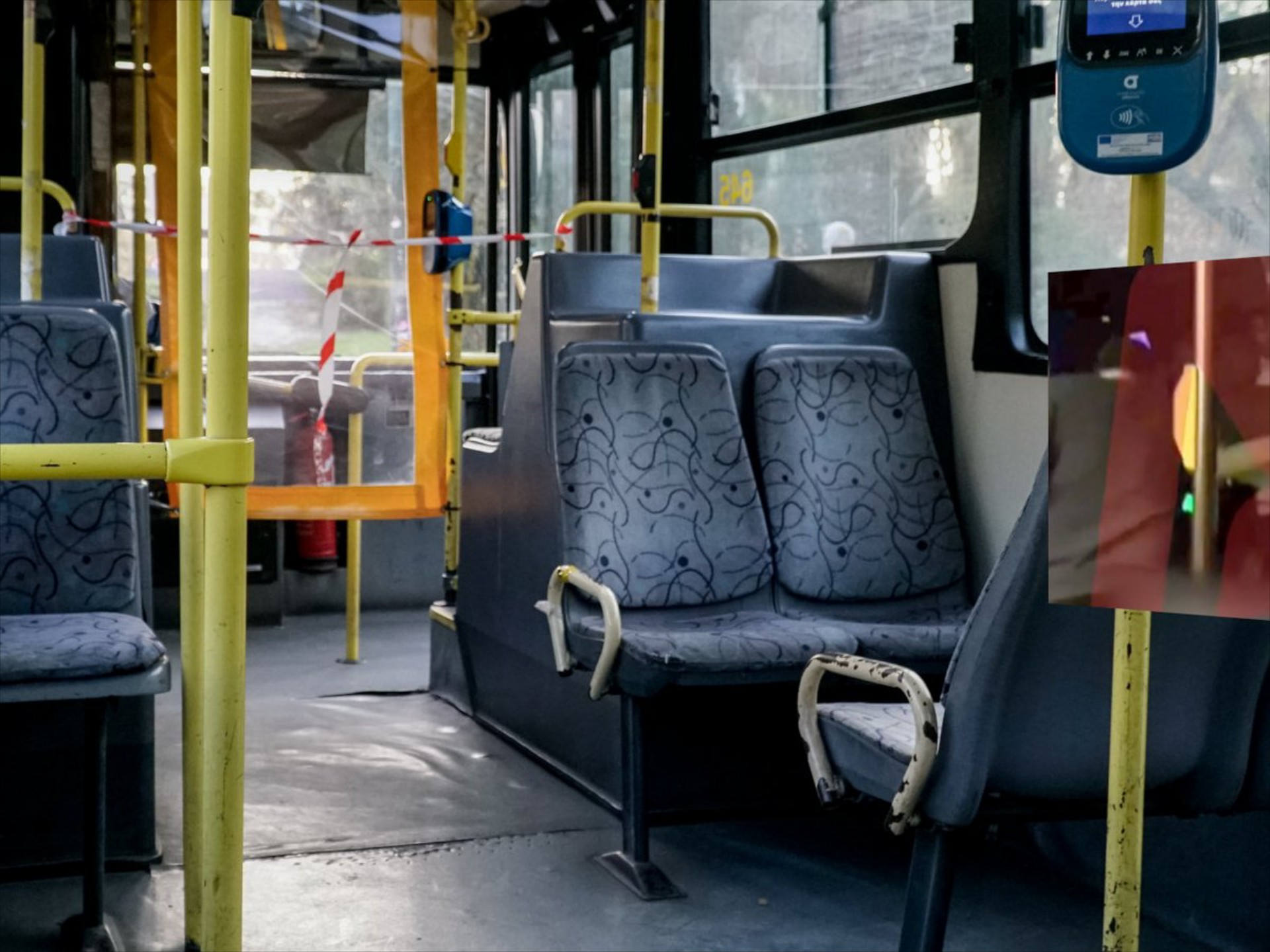 Αττική: Κατέρρευσε οροφή λεωφορείου – Από θαύμα σώθηκαν οι επιβάτες