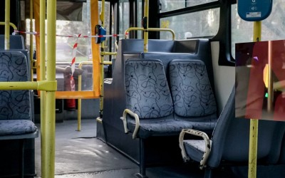 Αττική: Κατέρρευσε οροφή λεωφορείου – Από θαύμα σώθηκαν οι επιβάτες