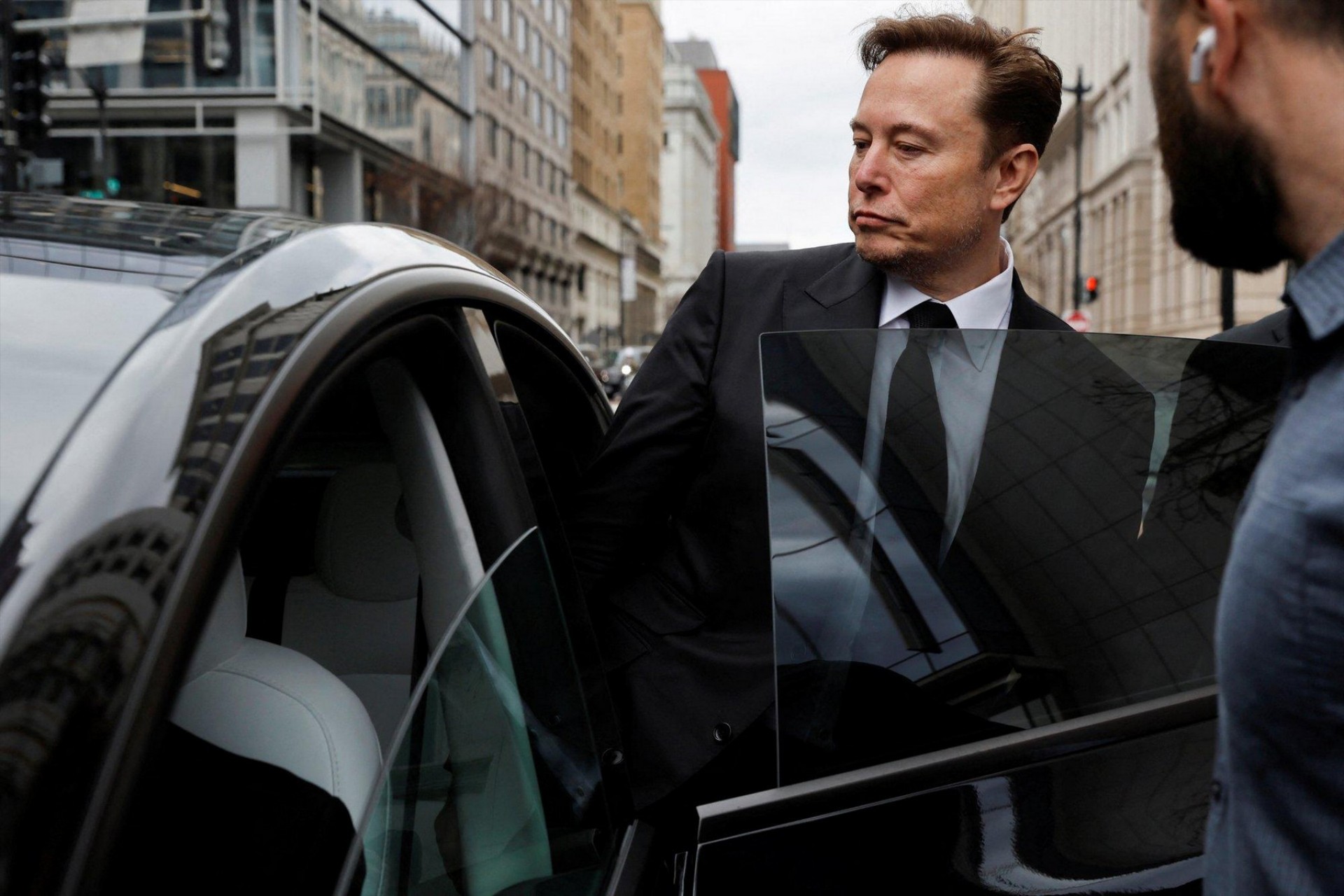 Ο Musk σκέφτεται να αγοράσει τη Silicon Valley Bank - Πώς σχετίζεται με το Twitter