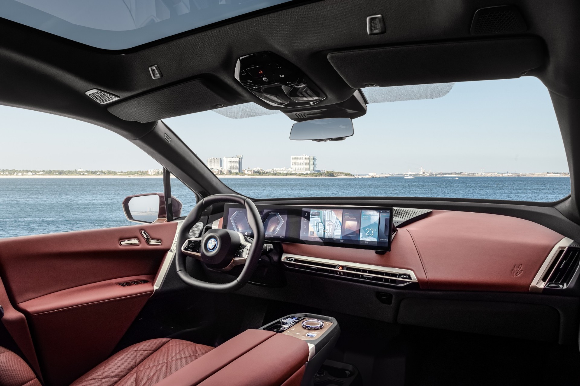 BMW: Έτσι θα καταργήσει τις οθόνες στο ταμπλό [video]