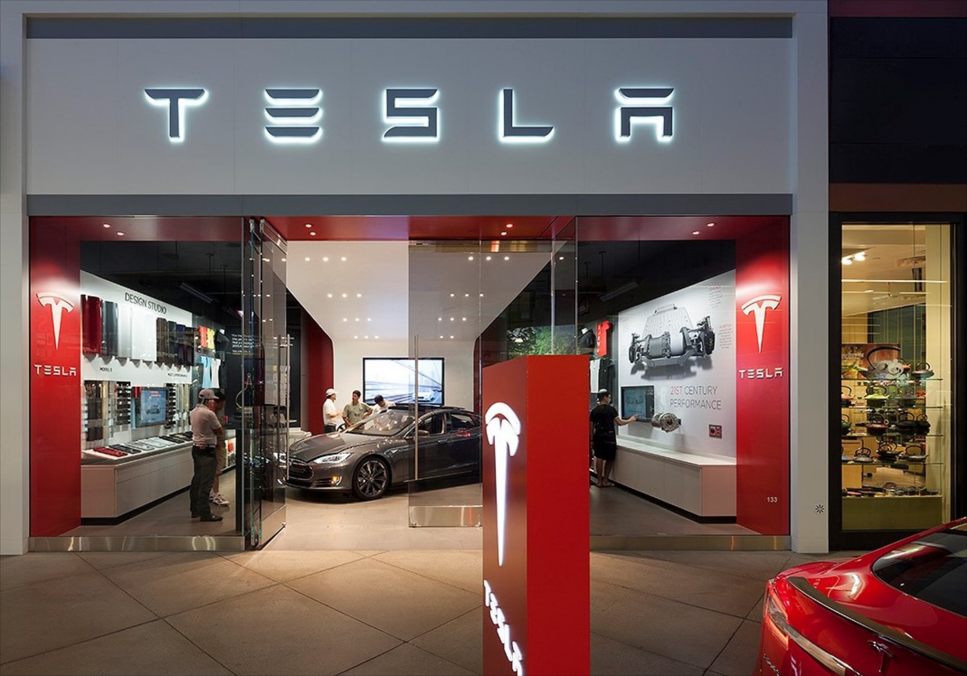 Η Tesla ψάχνει κόσμο στην Ελλάδα – Πού στέλνεις βιογραφικό