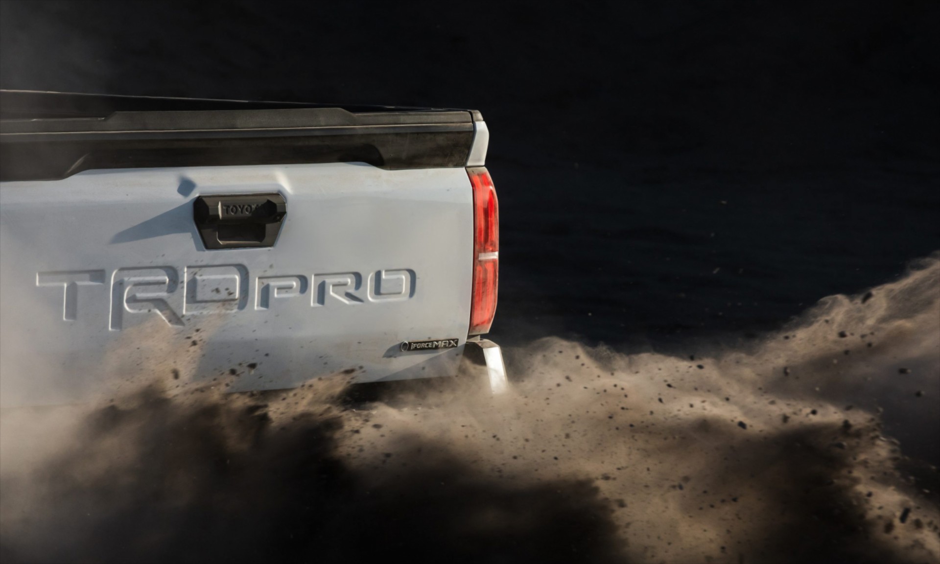 Έρχεται το νέο υβριδικό αγροτικό της Toyota