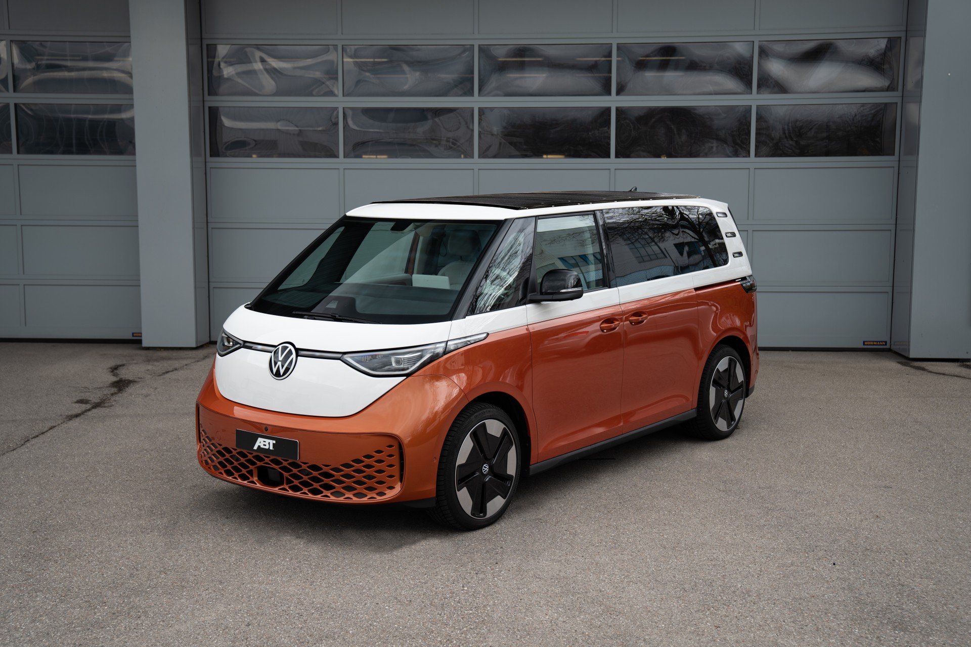 Η ABT βελτιώνει το VW ID.Buzz βάζοντας… φωτοβολταϊκά!