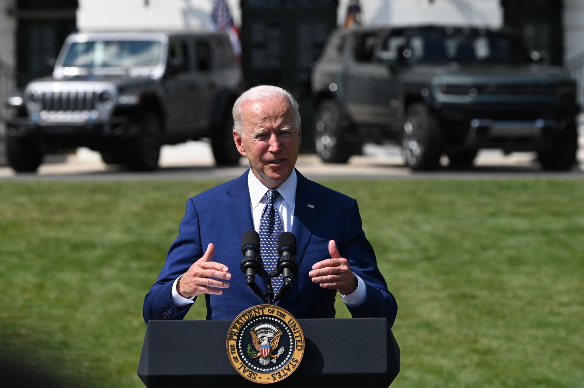 Ζηλεύει την Ευρώπη ο Biden - Τι αλλάζει για τα ηλεκτρικά αυτοκίνητα στις ΗΠΑ