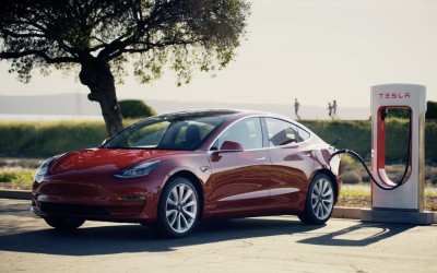 Tesla: «Οι μπαταρίες μας δε θέλουν ποτέ αντικατάσταση»