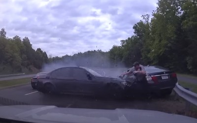 BMW πέφτει σε αστυνομικό που βρίσκεται στη ΛΕΑ [video] 