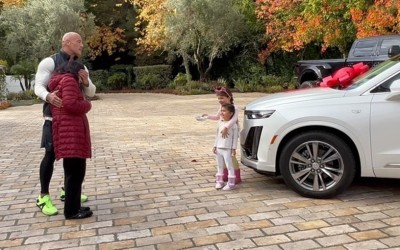 Γιορτή της Μητέρας: Τα πανάκριβα αυτοκίνητα που δώρισαν στη μαμά τους οι σταρ