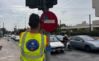 Επιτέλους καθαρές πινακίδες στην Αττική – Ποιος το έκανε;