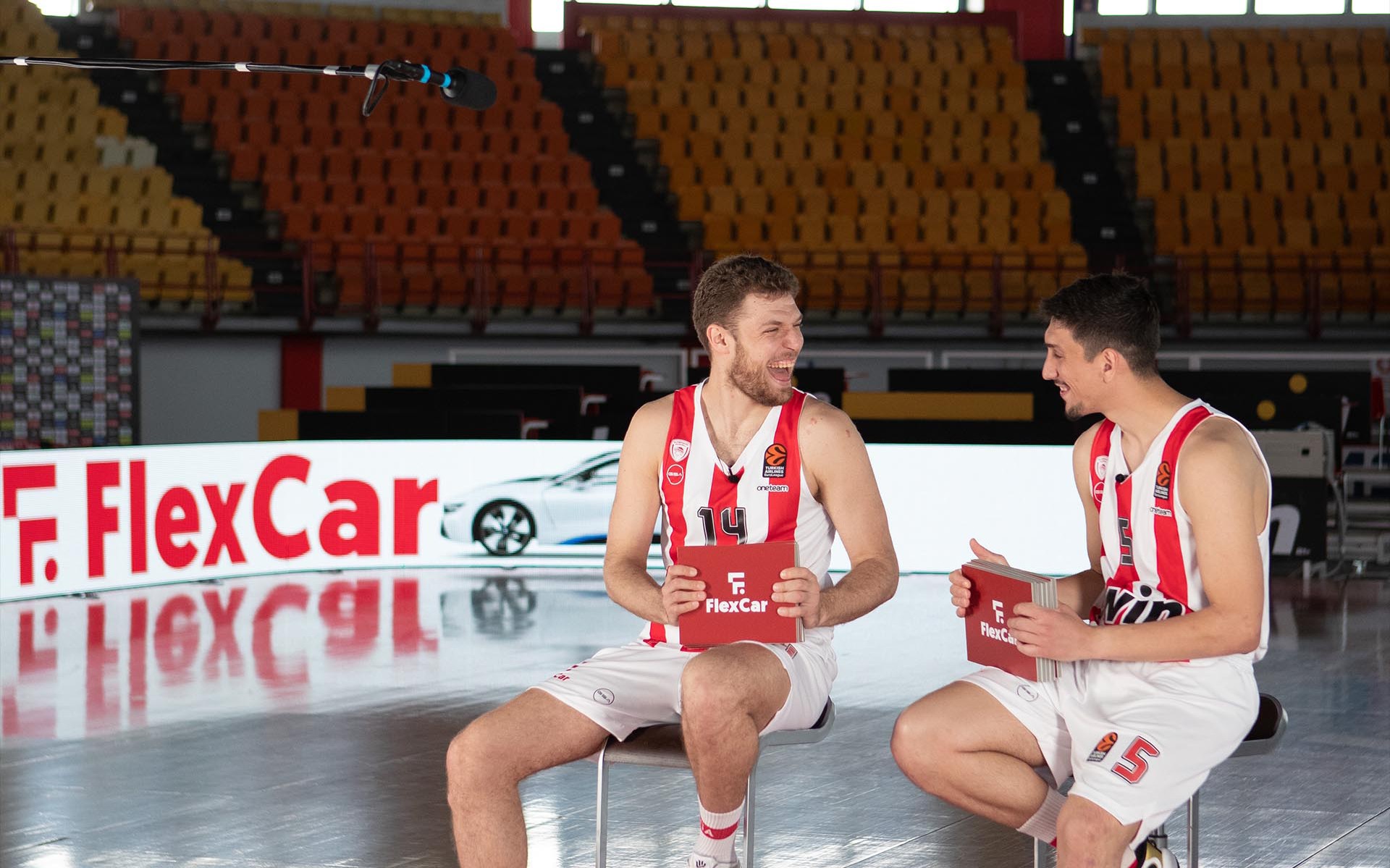 Final Four - Ολυμπιακός: Γιατί όλοι φοβούνται να μπουν στο αυτοκίνητο του Βεζένκοφ;