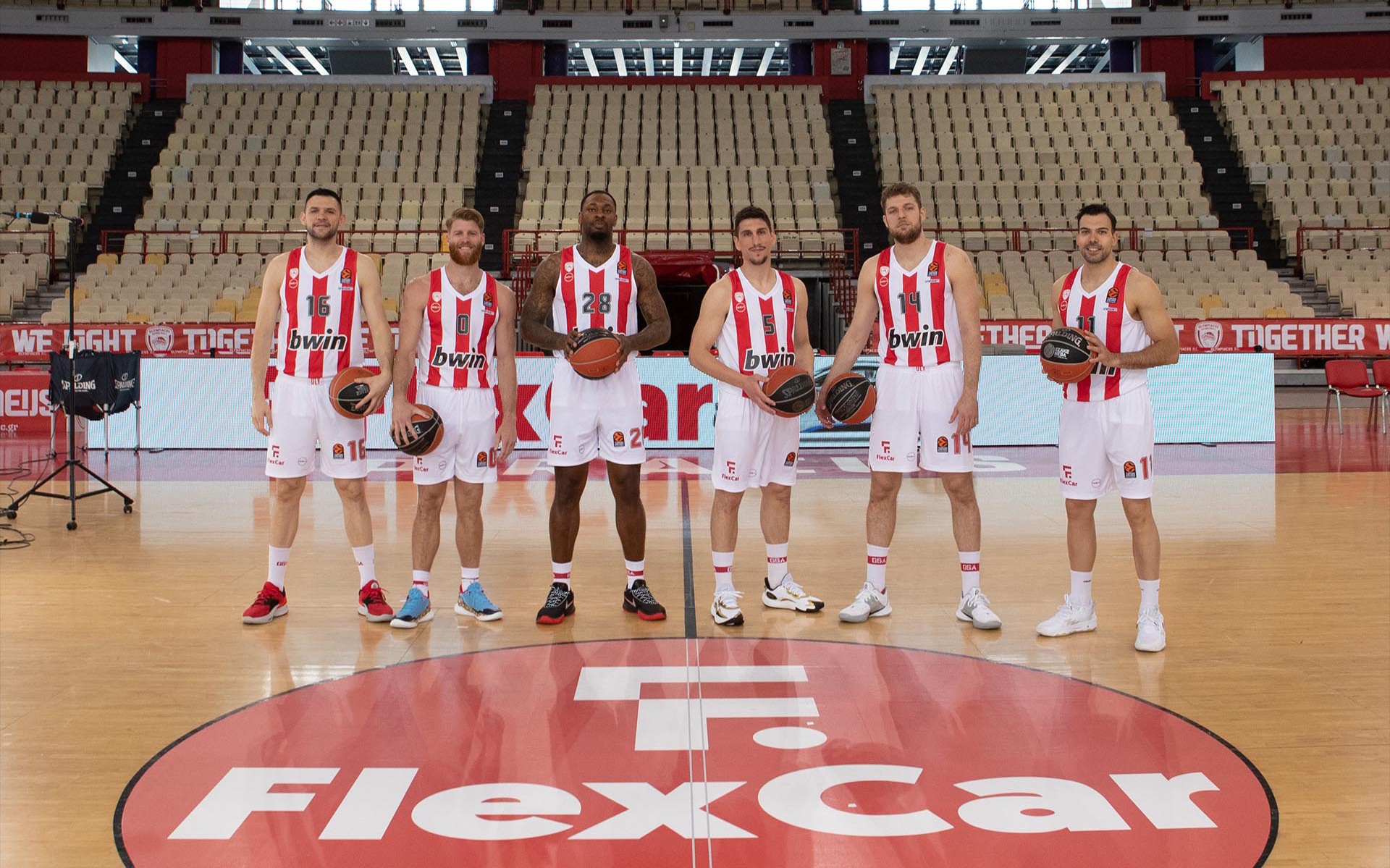 Final Four - Ολυμπιακός: Ρόδα, μπάλα και κοπάνα. Ποιον συμπαίκτη τους επιλέγουν οι παίκτες του Ολυμπιακού για συνοδηγό σε road trip;