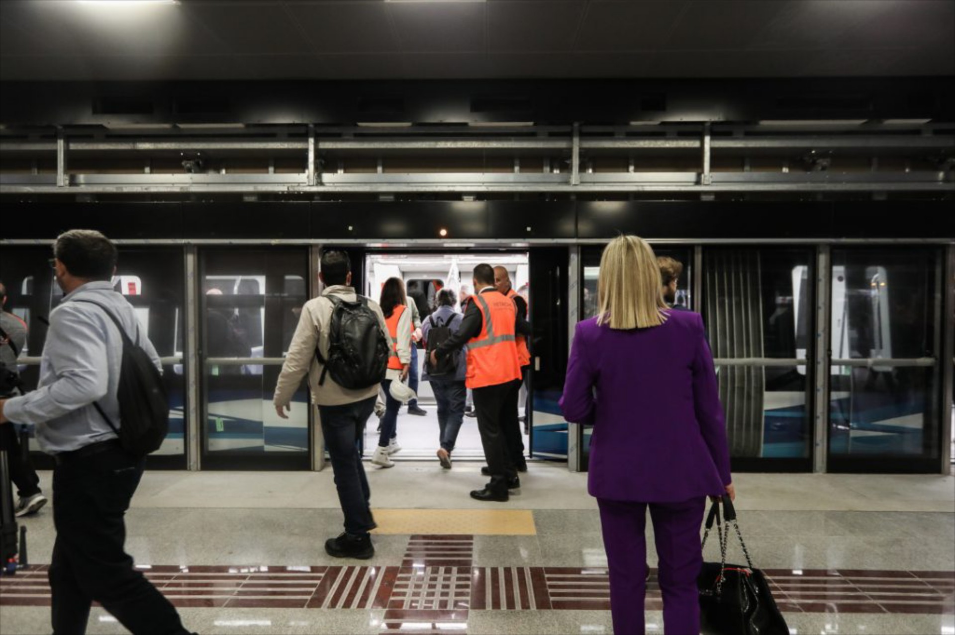 Μετρό Θεσσαλονίκης: Το πρώτο δρομολόγιο με επιβάτες – Στον συρμό ο Κυριάκος Μητσοτάκης